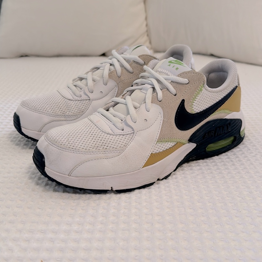 NIKE Mens Air Max Excee White Obsidian Team Gold Athletic Sneakers Size 8.5
